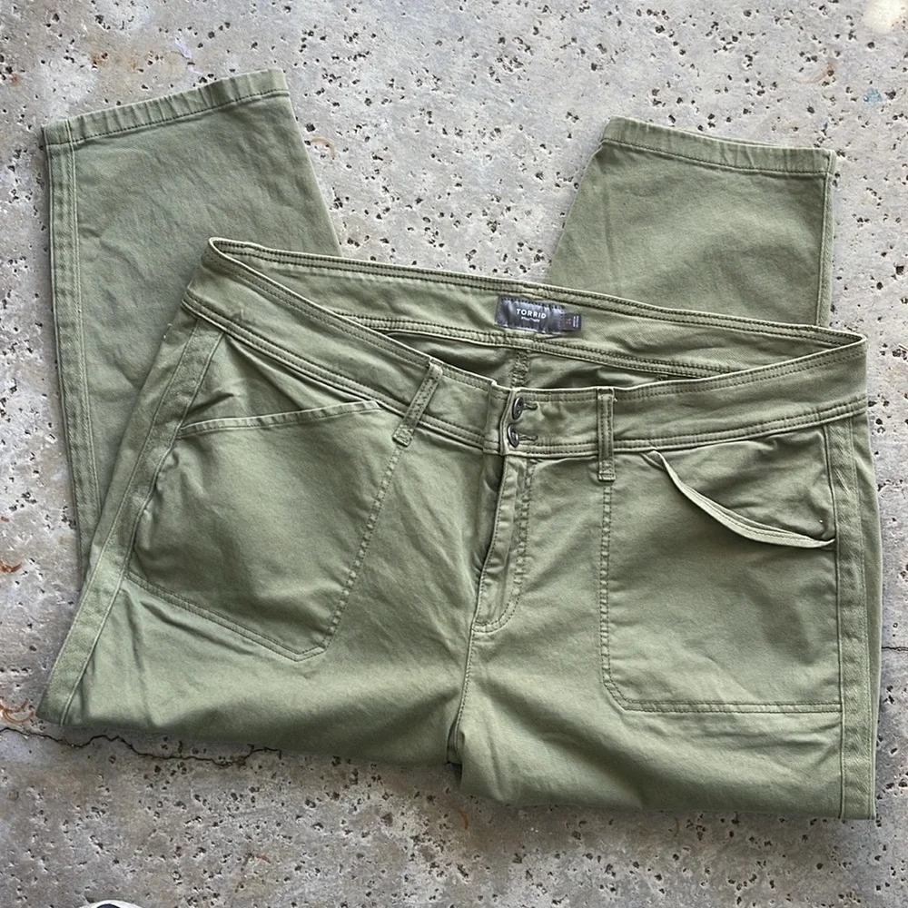 Torrid Olive Green Cropped Stretch Comfort Pants - Size 24 - Picture 3 of 14
